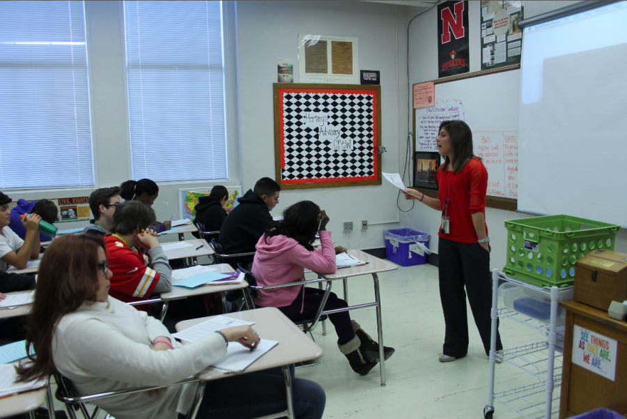 Social Studies Teacher Lindsey Herting discussing an article with her fifth period class. Photo by Kylee Johnson