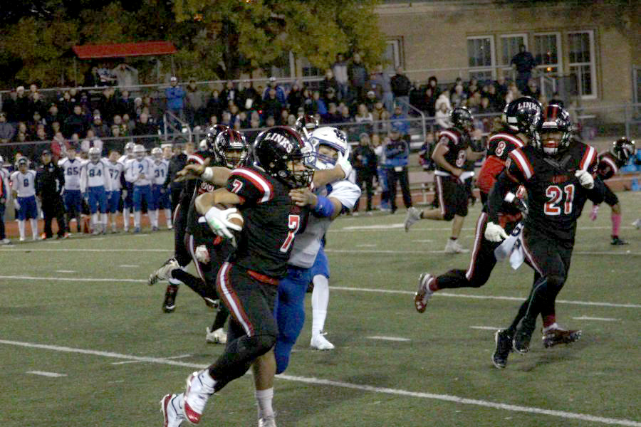 #7 CJ Jones runs the ball down the field in attempt to score another touchdown against the Kearney Bearcats on Friday October 12th at Beechner Athletic Complex. Photo by Zeke Williams