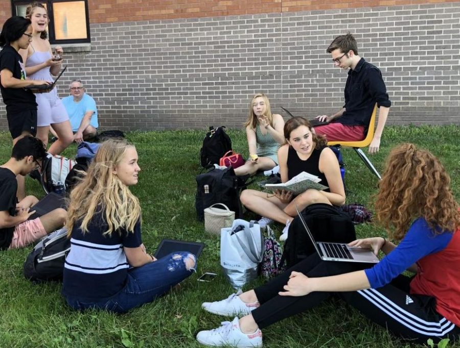 Students in Micah Heibels 5th period IB SL II Math class flee to cool temperatures outside on Wed. Oct. 8, 2018 to escape overheated classrooms. A malfunction with the heaters filled the Link rooms between the Main Building and South Building with blasts of hot air. Some classrooms were over 90°. Photo by Greg Keller