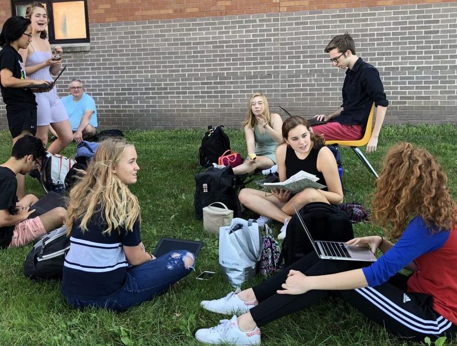 Students in Micah Heibel's 5th period IB SL II Math class flee to cool temperatures outside on Wed. Oct. 8, 2018 to escape overheated classrooms. A malfunction with the heaters filled the Link rooms between the Main Building and South Building with blasts of hot air. Some classrooms were over 90°. Photo by Greg Keller