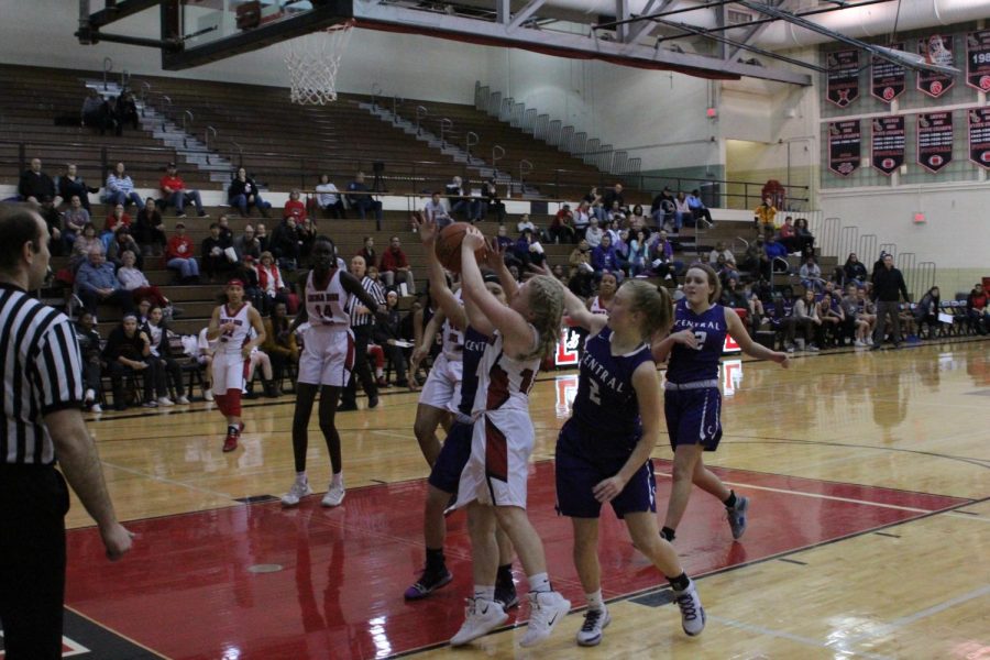 Freshman #10 Harper Case shoots a layup on Saturday, January 12th, 2019 against Omaha Central High School.  Photo by Zeke Williams