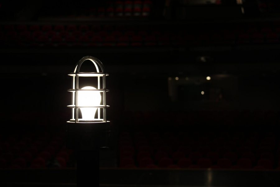 This light was turned on from 8 a.m. March 22nd until 8 a.m. March 23rd at Lincoln Highs annual Theatre-A-Thon. This light symbolizes being on stage and in the theatre for 24 hours straight, which is the goal of Theatre-A-Thon. Photo by Emily Price