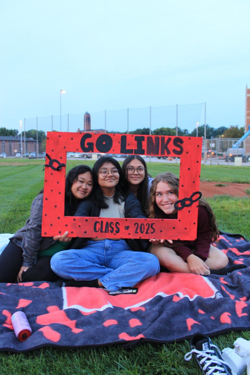 Seniors, (From left) Bu Heh, Marisol Alarcon, Elizabeth Murillo, Lexi Cihal enjoy the 2024 Senior Sunrise on Friday morning.